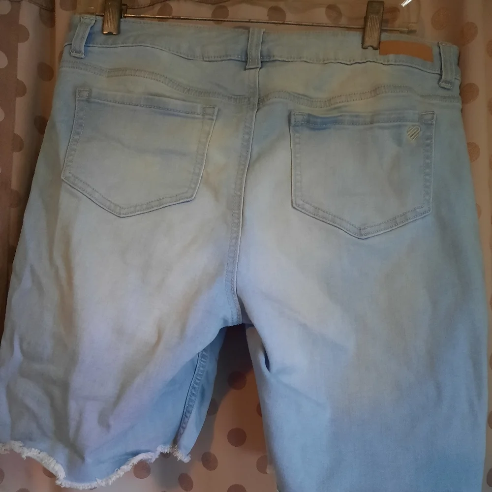 JUSTICE Distressed Girlfriend Bermuda Shorts w-Raw Hem 18P
